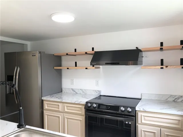 $1,700 | 153 Windsorshire Drive, Ogden, NY 14624