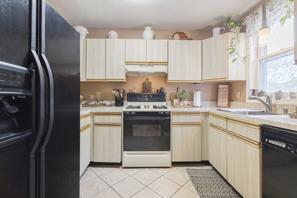 3 Summerville Road, Unit 3 Foxboro, MA 02035 - Photo 13 of 32