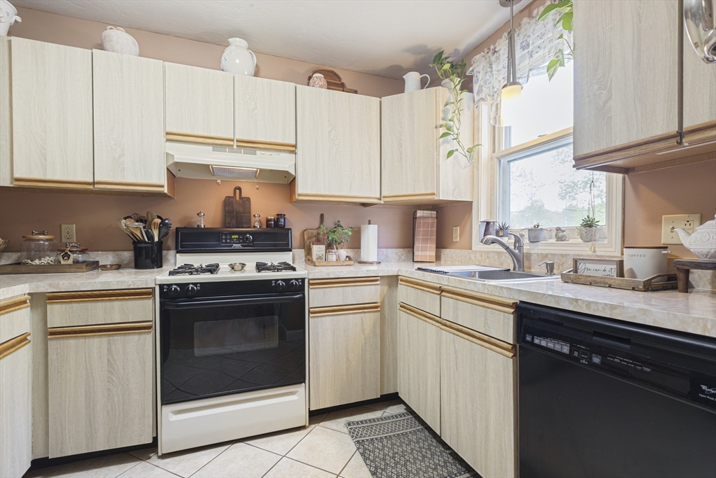 3 Summerville Road, Unit 3 Foxboro, MA 02035 - Photo 14 of 32