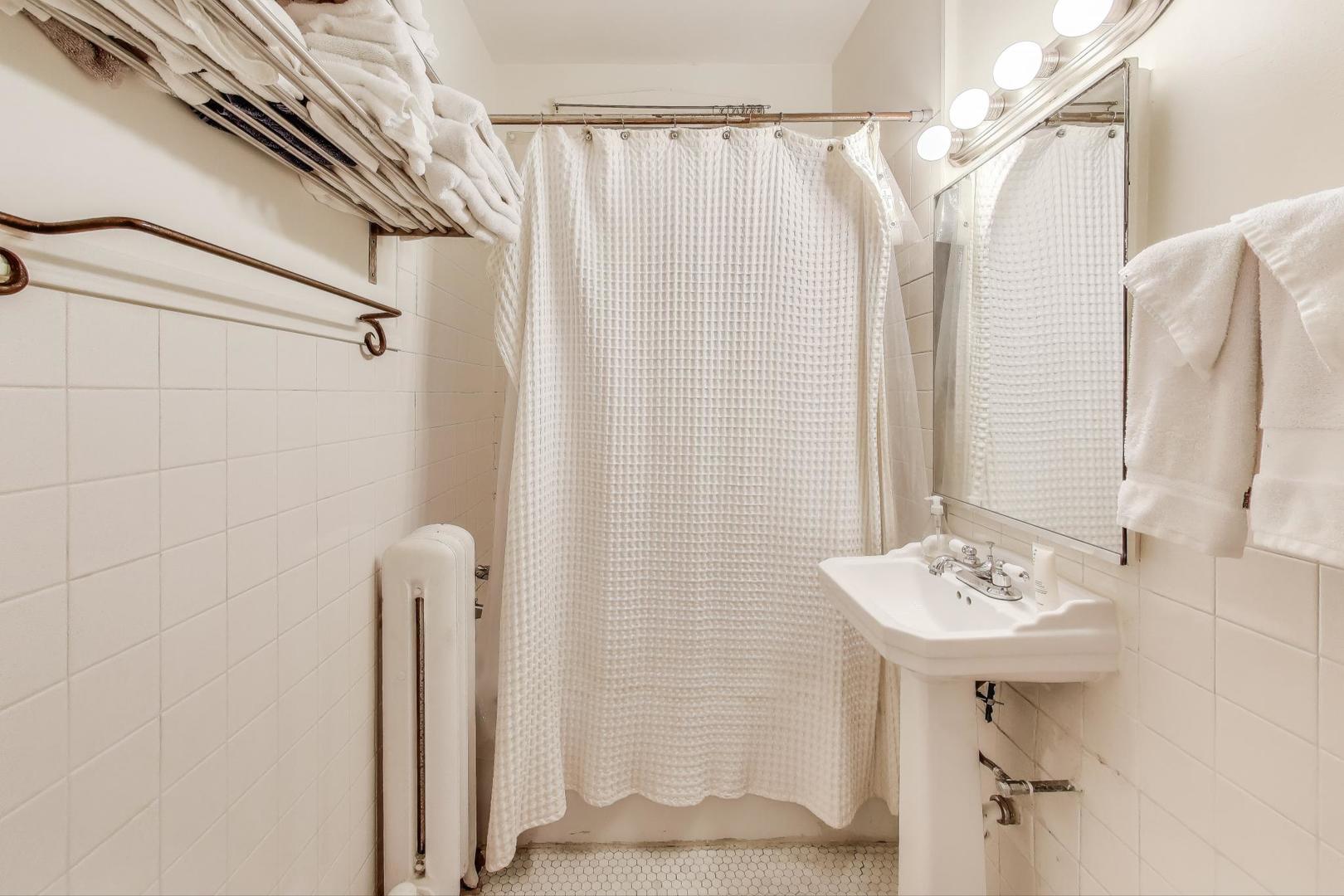 1308 East 56th Street, Unit 2 Chicago, IL 60637 - Photo 15 of 18