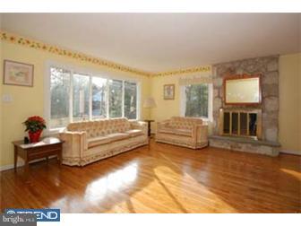 120 Yale Square Swarthmore, PA 19081 - Photo 2 of 12 Living Room