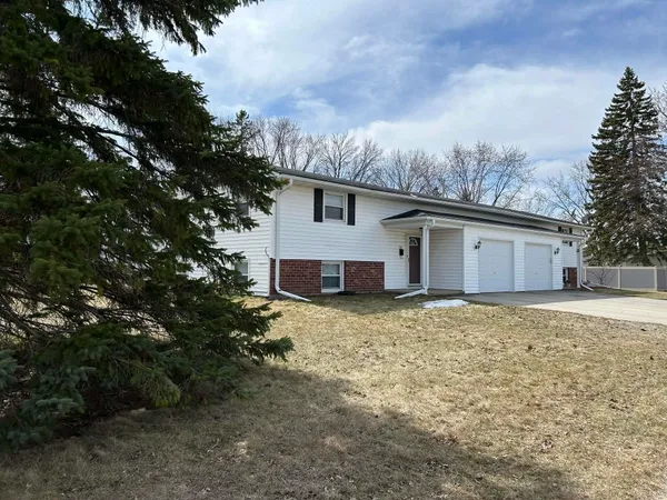 $369,900 | 703 Helena Street, De Pere, WI 54115