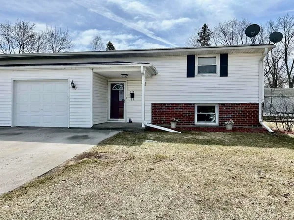 $369,900 | 703 Helena Street, De Pere, WI 54115