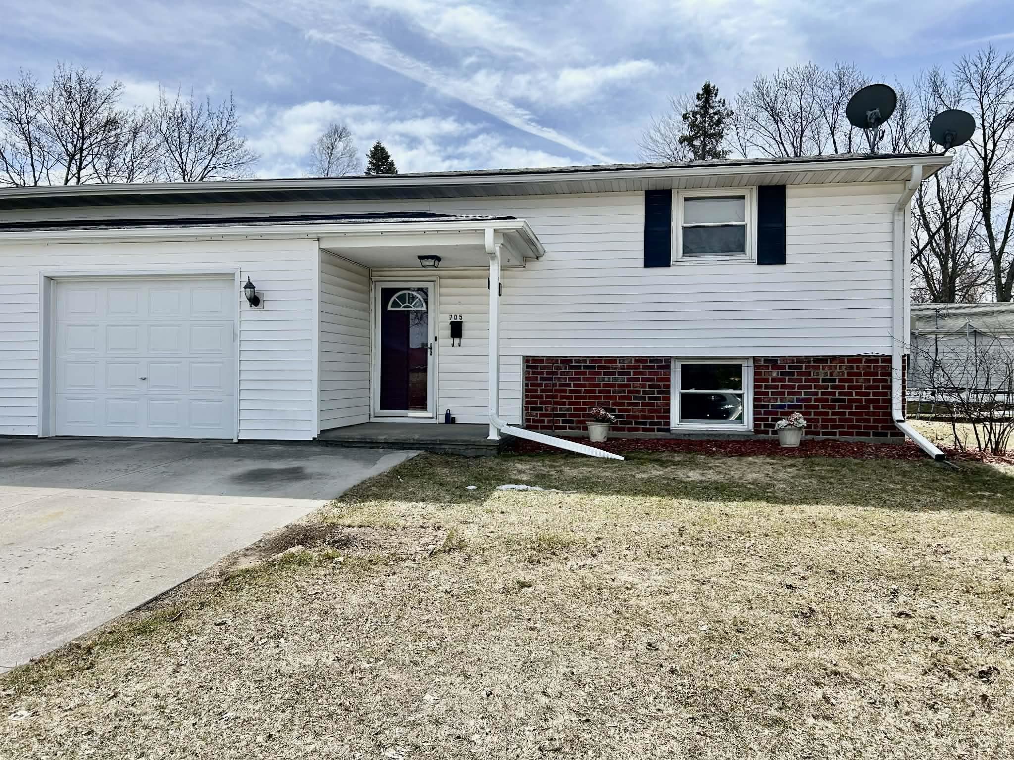 703 Helena Street De Pere, WI 54115 - Photo 2 of 16