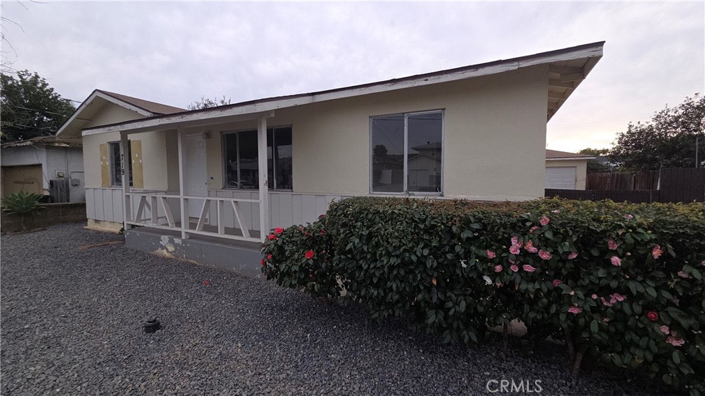 719 Erica Street Escondido, CA 92027 - Photo 3 of 27