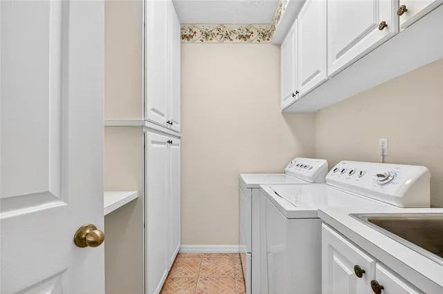 a view of a house with backyard