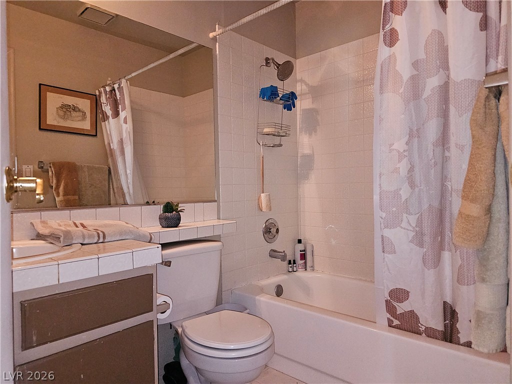 133 Coventry Circle Henderson, NV 89074 - Photo 11 of 99 Bathroom 2 - main hallway