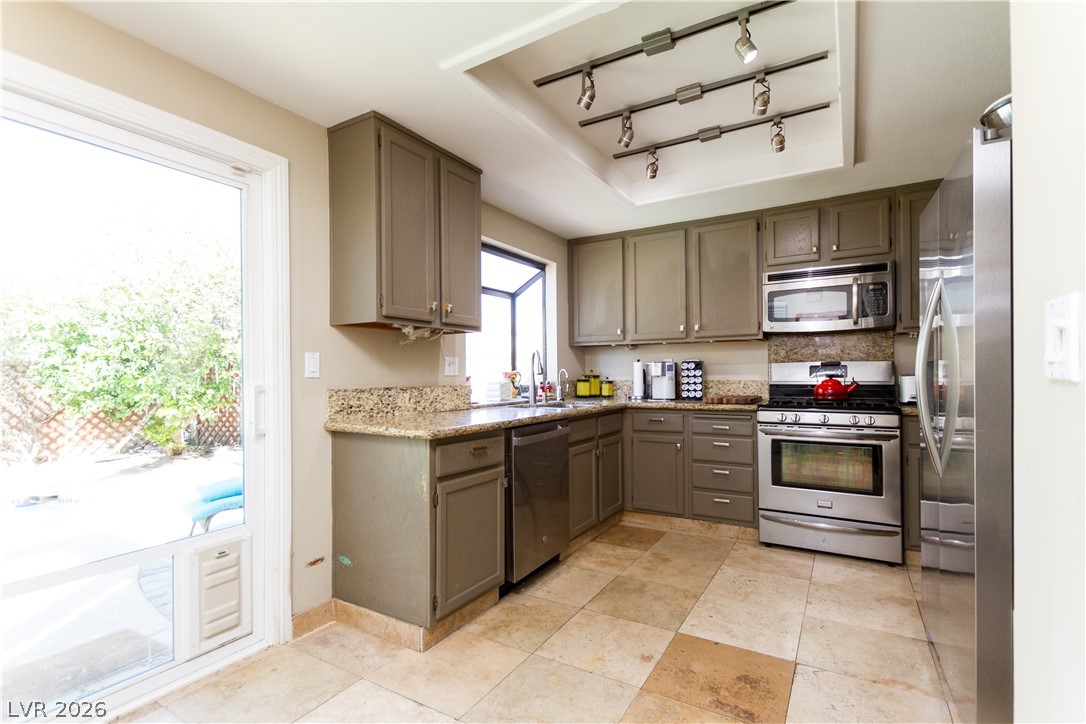 133 Coventry Circle Henderson, NV 89074 - Photo 24 of 99 Kitchen
