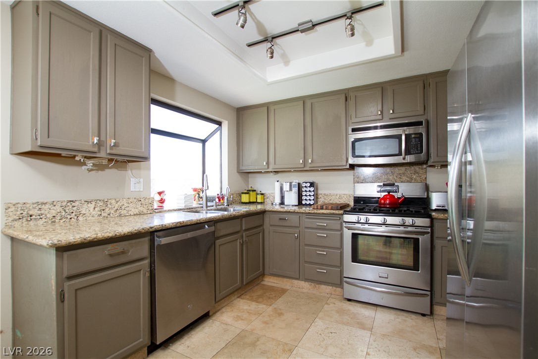133 Coventry Circle Henderson, NV 89074 - Photo 27 of 99 Kitchen