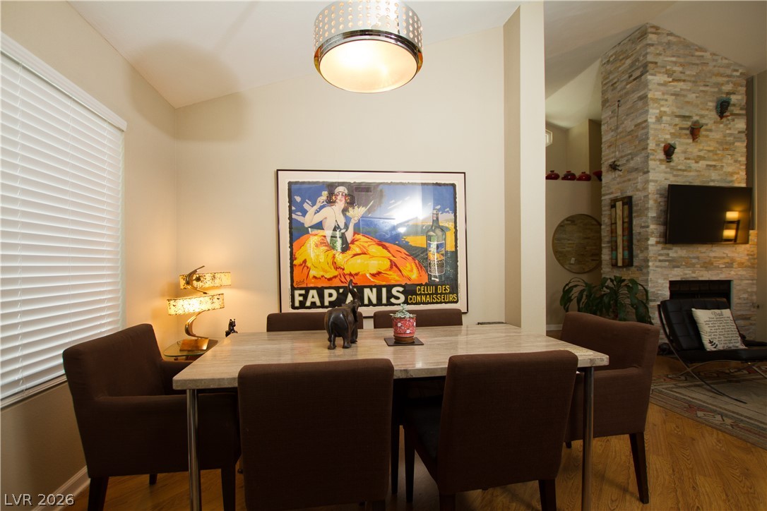 133 Coventry Circle Henderson, NV 89074 - Photo 35 of 99 Dining Room - art deco lighting does not stay