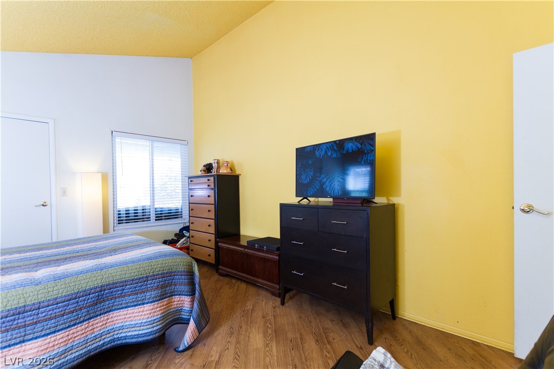 133 Coventry Circle Henderson, NV 89074 - Photo 39 of 99 Primary Bedroom with custom paint