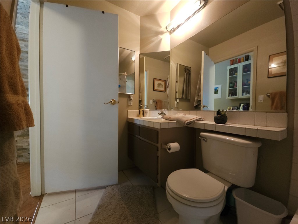 133 Coventry Circle Henderson, NV 89074 - Photo 50 of 99 Bathroom 2 - main hallway