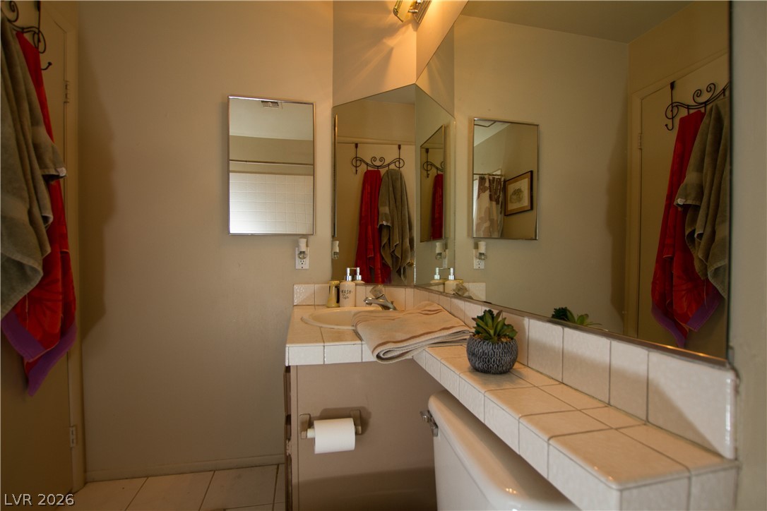 133 Coventry Circle Henderson, NV 89074 - Photo 51 of 99 Bathroom 2 - main hallway