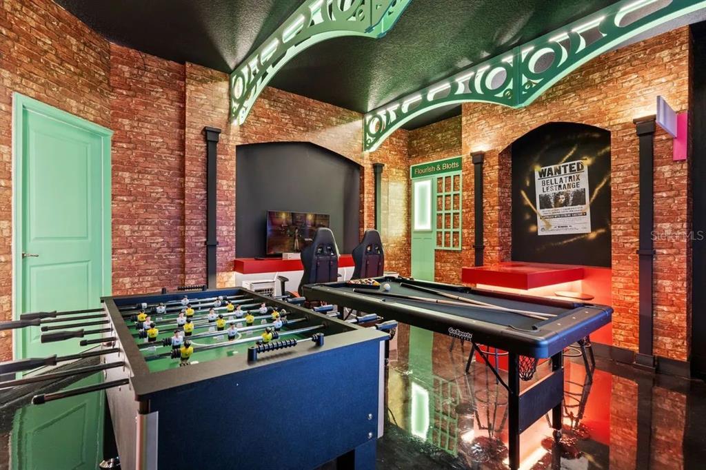 10317 Ebb Tide Lane Orlando, FL 32821 - Photo 19 of 47 a view of an chairs and table in the balcony