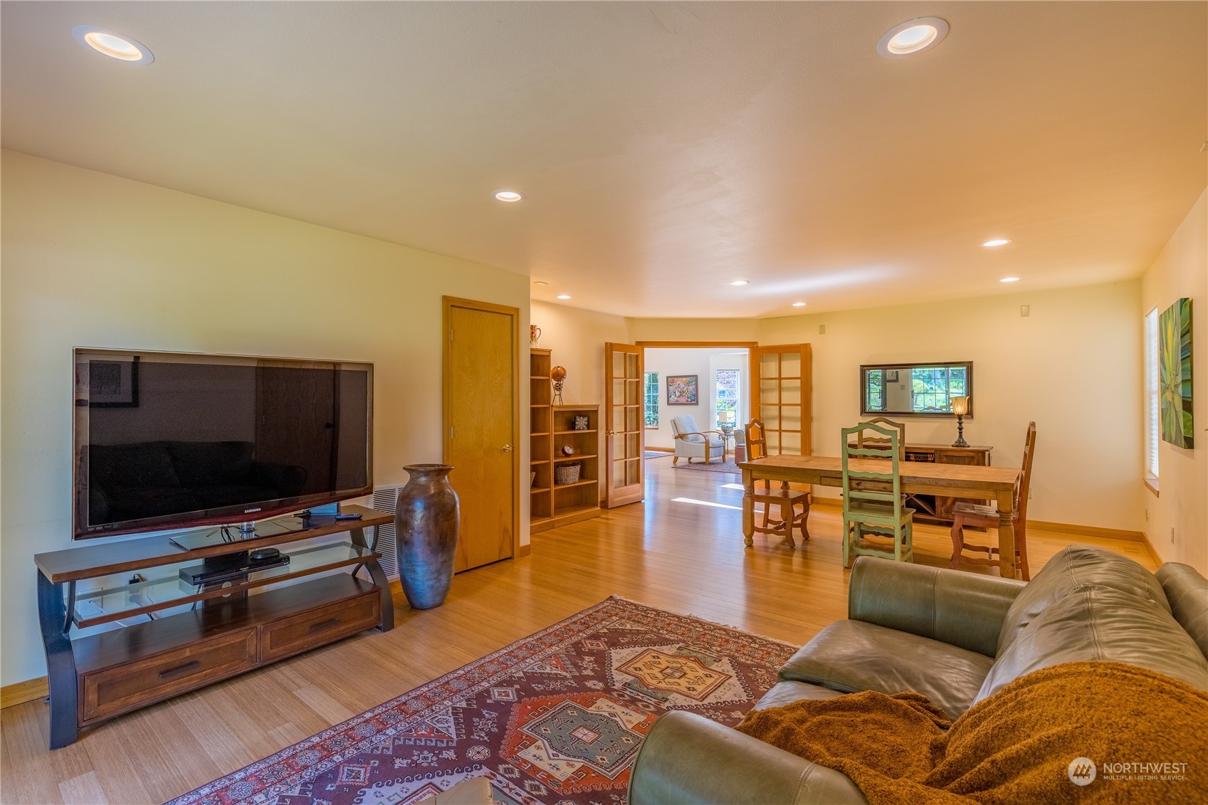 131 Riverside Road Sequim, WA 98382 - Photo 21 of 40 a living room with furniture and a flat screen tv