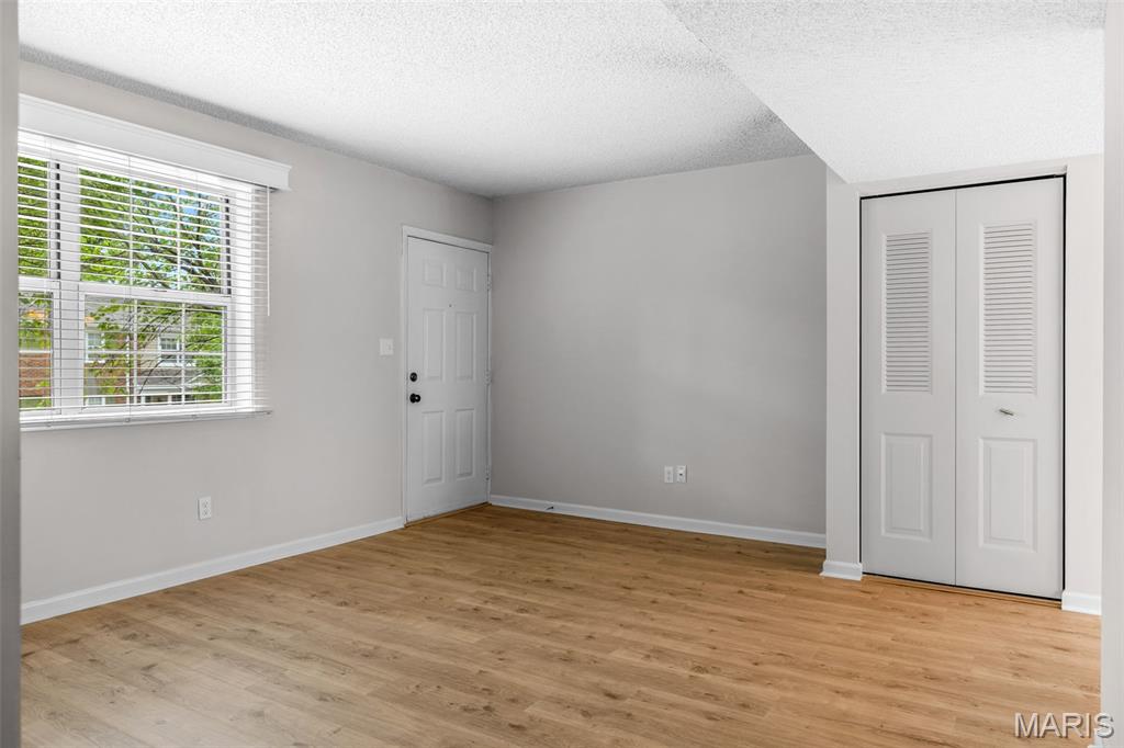 8929 Cardinal Terrace St. Louis, MO 63144 - Photo 3 of 43