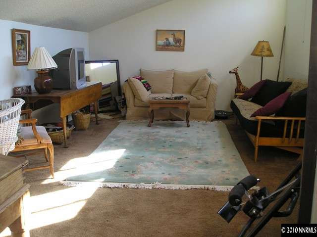326 West Riverview Circle Reno, NV 89509 - Photo 6 of 9 a living room with furniture