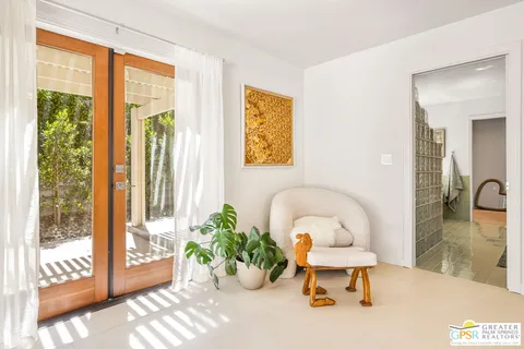 $1,279,000 | 298 North Farrell Drive, Palm Springs, CA 92262