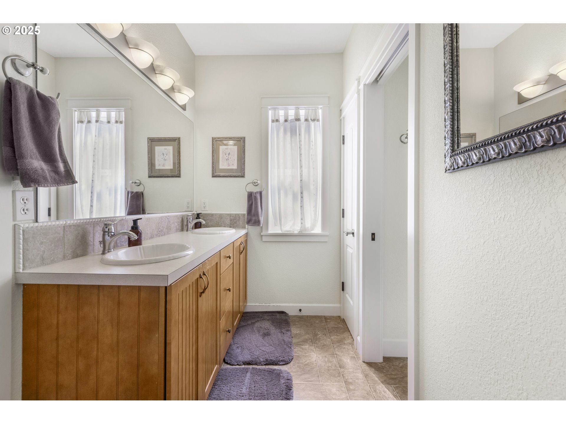 3369 Falcon Drive Springfield, OR 97477 - Photo 25 of 47 a bathroom with a sink and a mirror