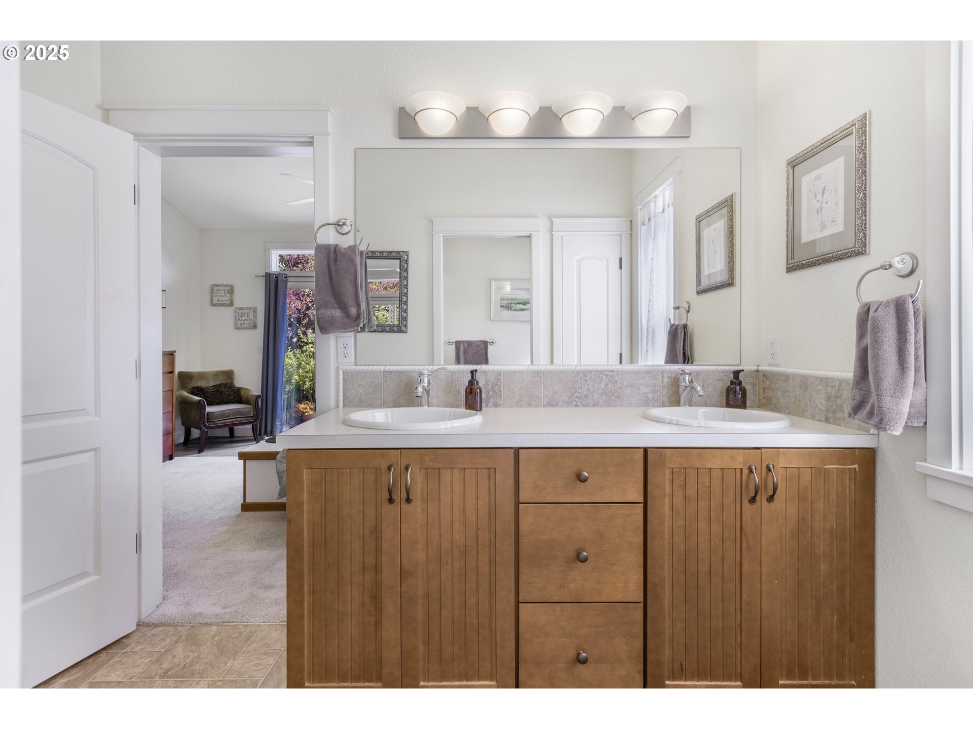 3369 Falcon Drive Springfield, OR 97477 - Photo 26 of 47 a bathroom with a sink and a mirror
