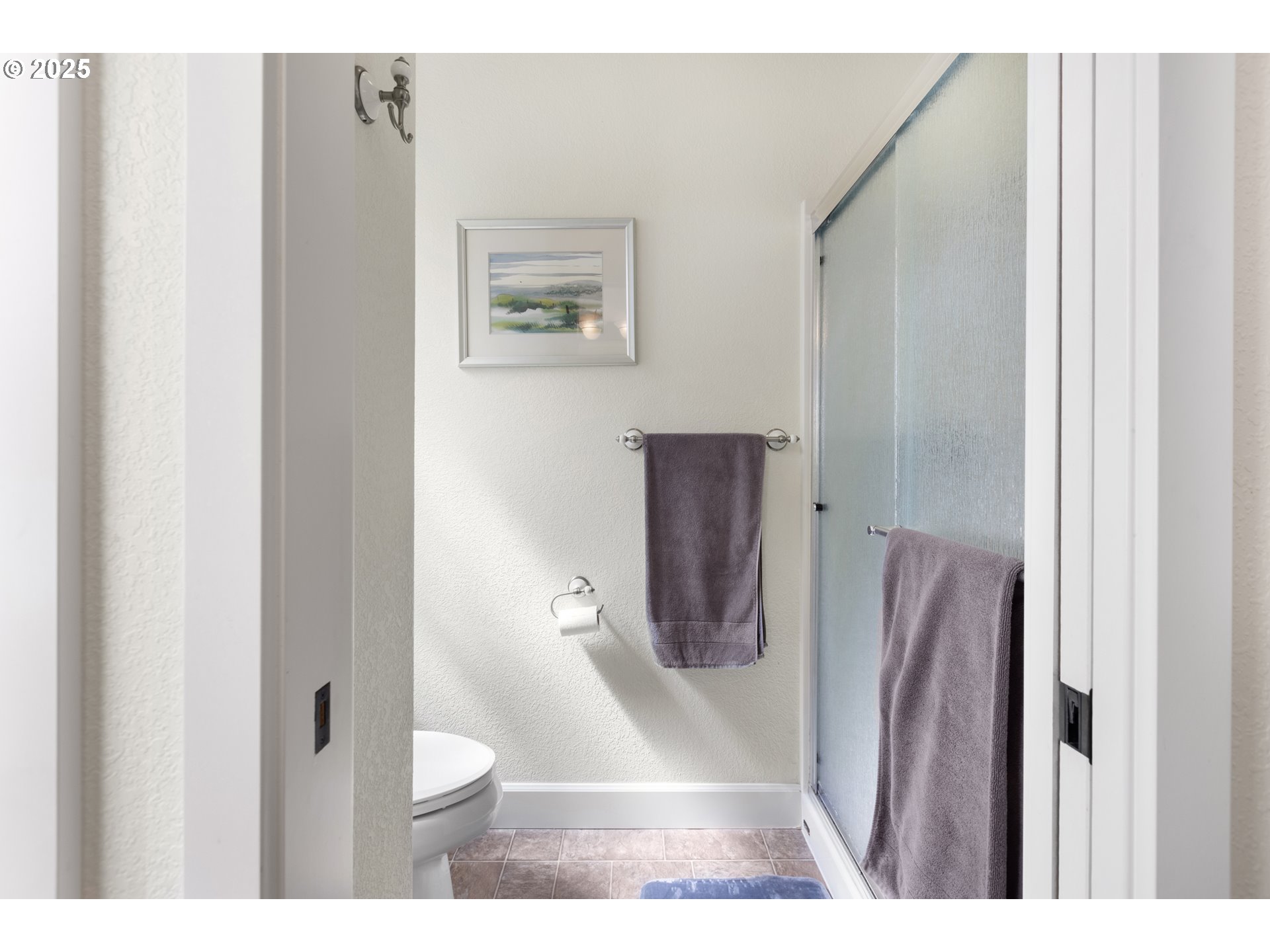 3369 Falcon Drive Springfield, OR 97477 - Photo 27 of 47 a bathroom with a sink and toilet