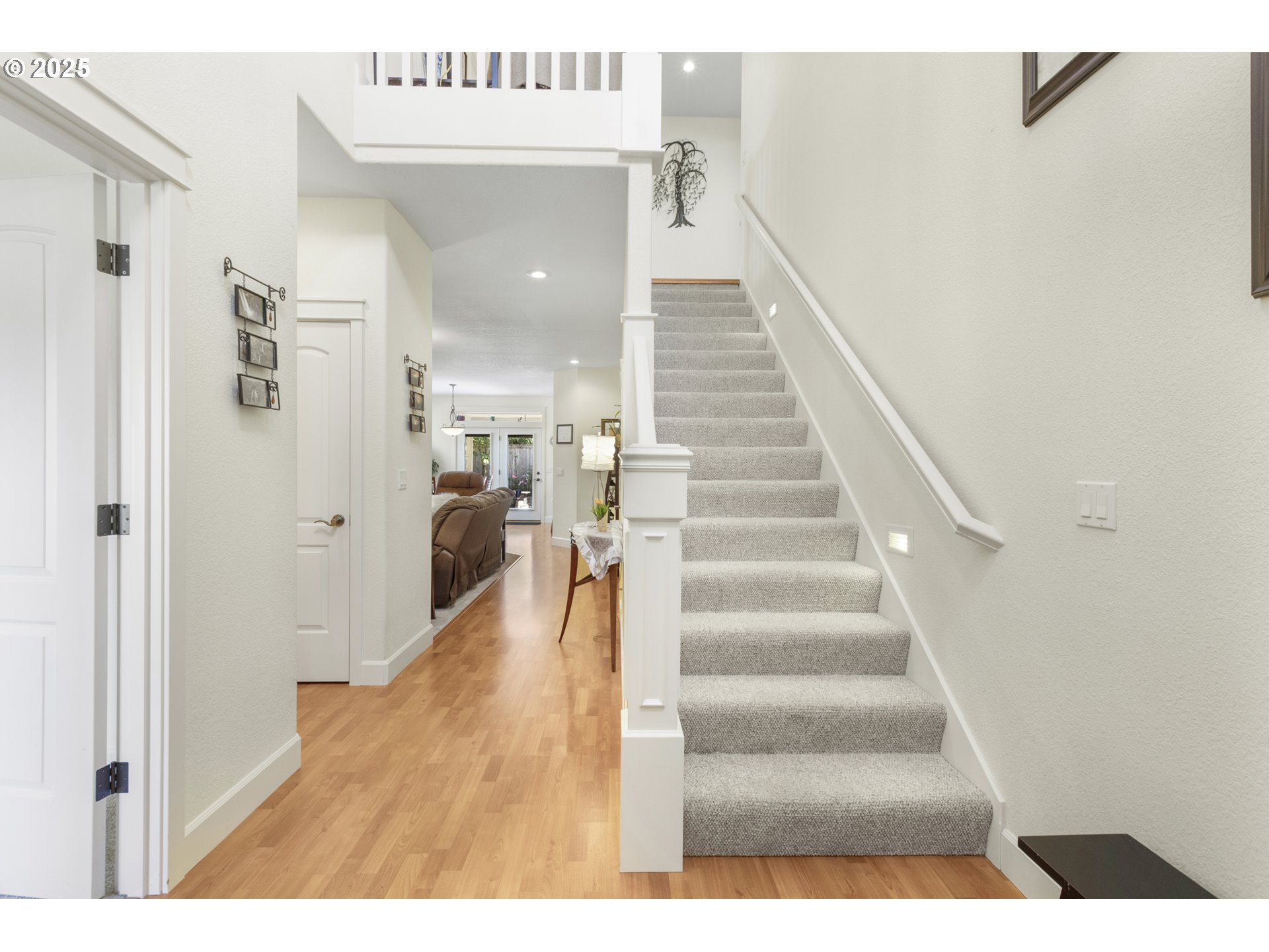 3369 Falcon Drive Springfield, OR 97477 - Photo 29 of 47 a view of a living room and entryway