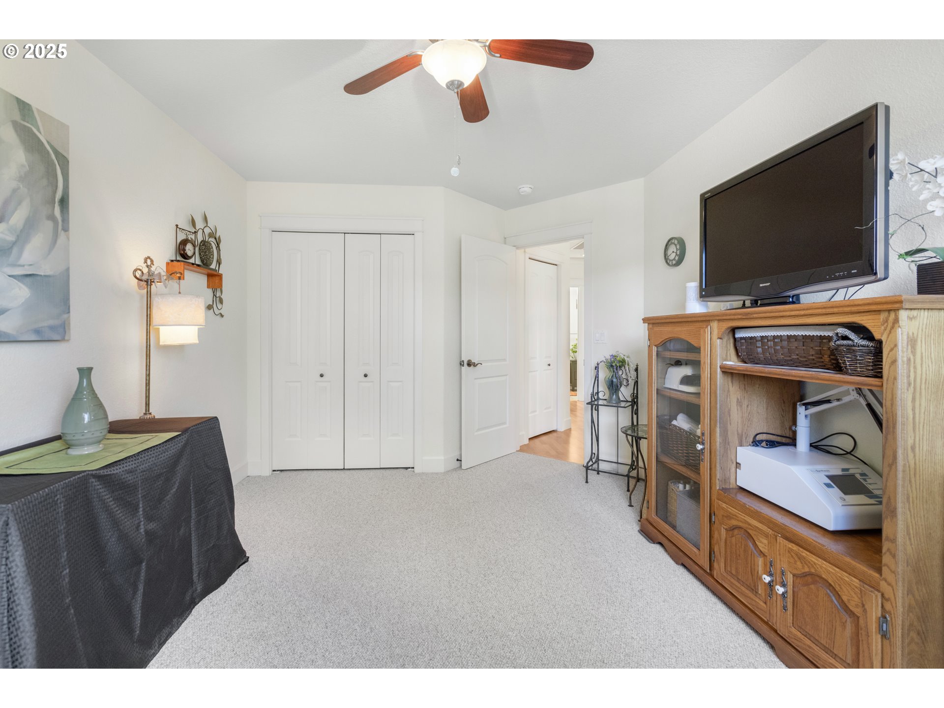 3369 Falcon Drive Springfield, OR 97477 - Photo 34 of 47 a hallway with a flat screen tv