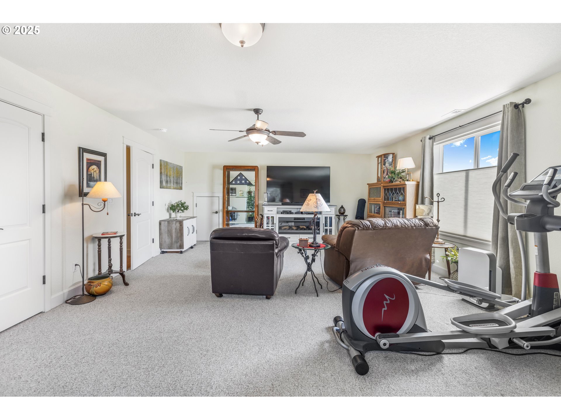 3369 Falcon Drive Springfield, OR 97477 - Photo 40 of 47 a view of a room with gym equipment