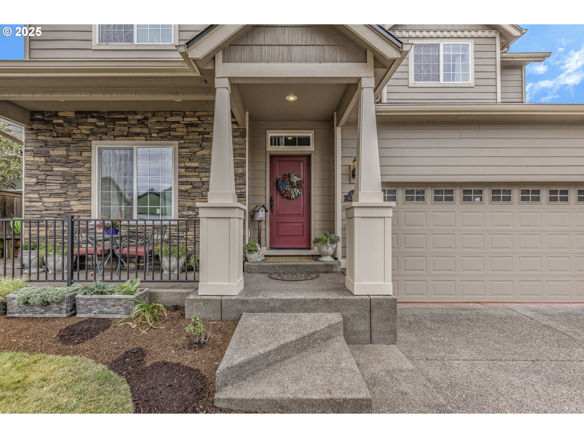 3369 Falcon Drive Springfield, OR 97477 - Photo 4 of 47 a view of a house with wooden walls