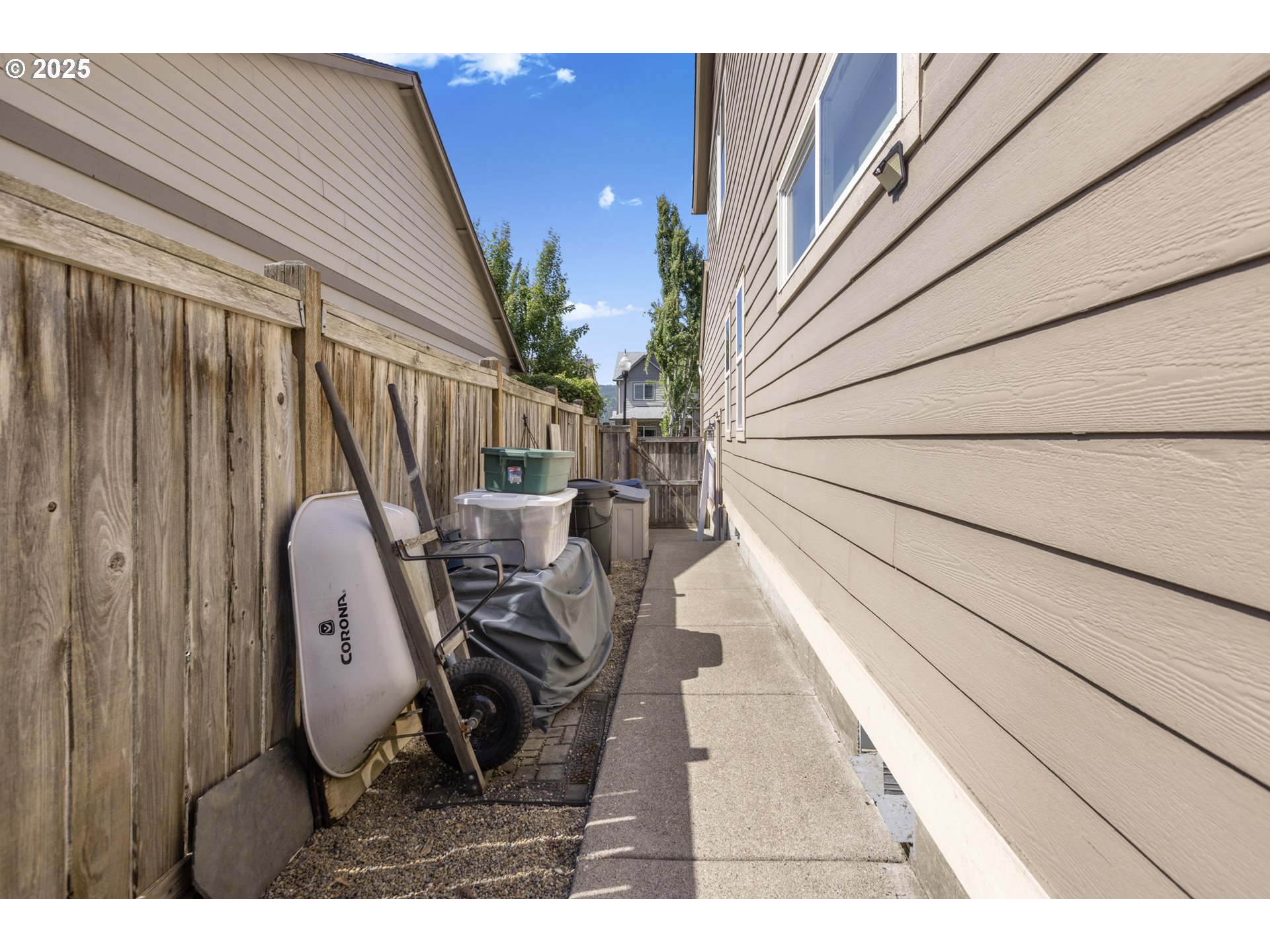 3369 Falcon Drive Springfield, OR 97477 - Photo 45 of 47 a view of balcony with furniture