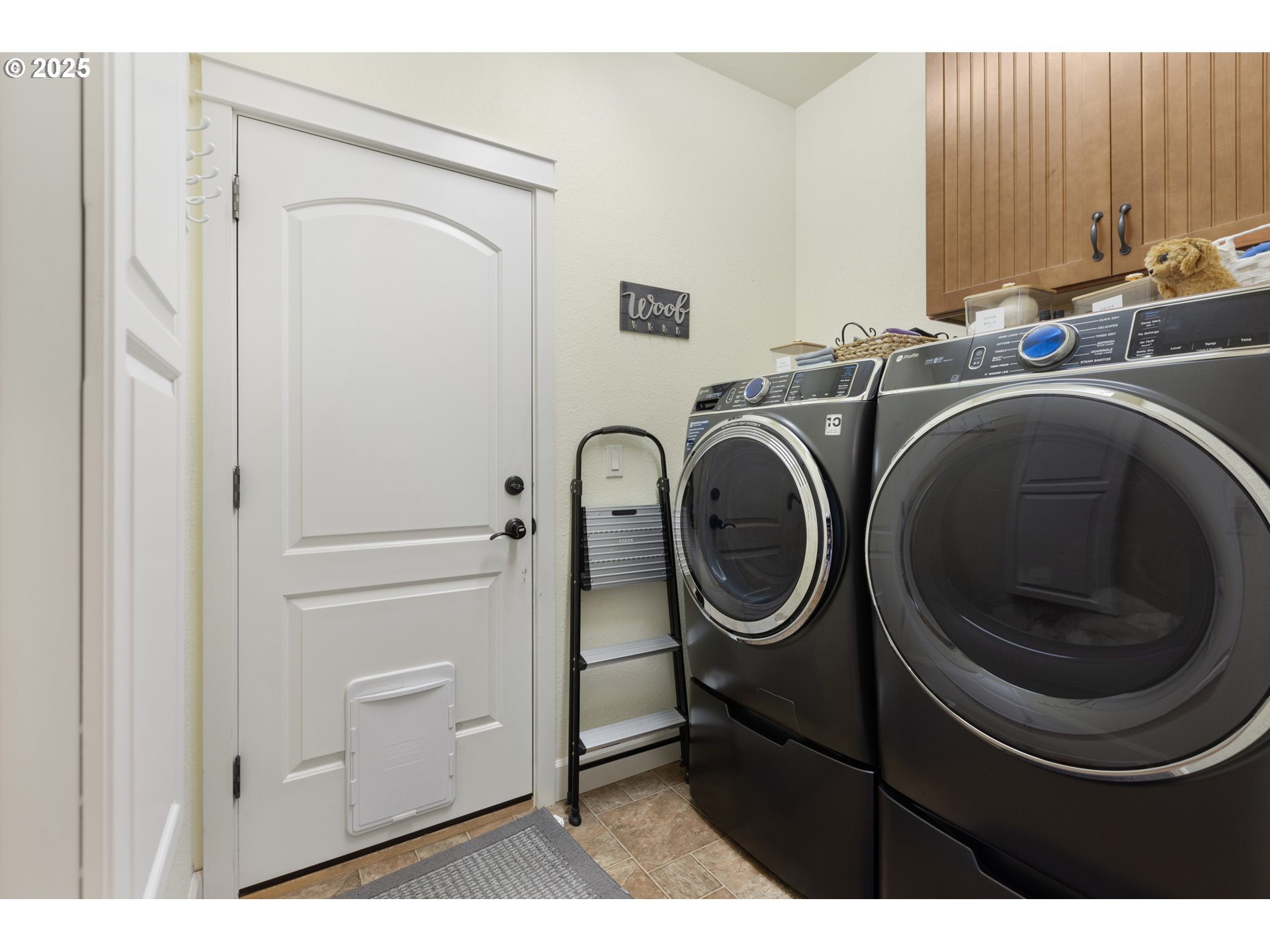 3369 Falcon Drive Springfield, OR 97477 - Photo 46 of 47 a utility room with dryer and washer