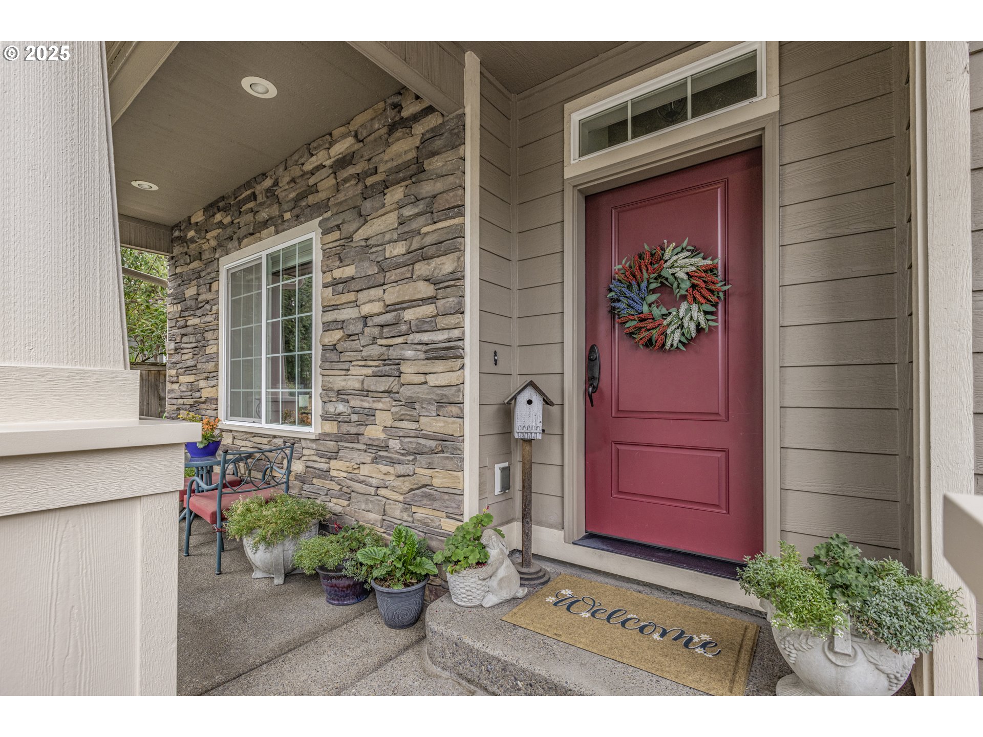 3369 Falcon Drive Springfield, OR 97477 - Photo 6 of 47 a front view of a house with a yard