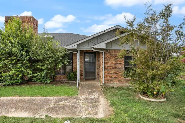 $2,300 | 2035 Teton Place, Unit B, Carrollton, TX 75006