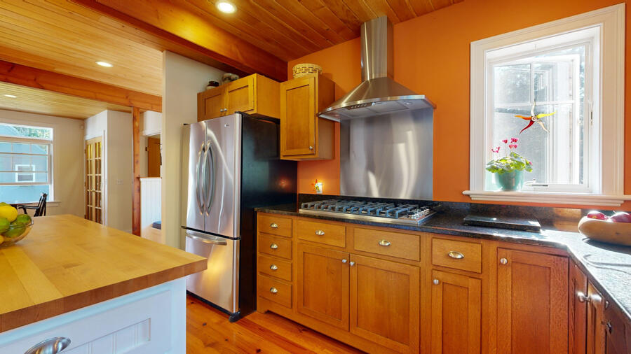 29 Boulder Hill Road Tenants Harbor, ME 04860 - Photo 14 of 90 Kitchen w/ Candlelight Cabinetry/Drawers
