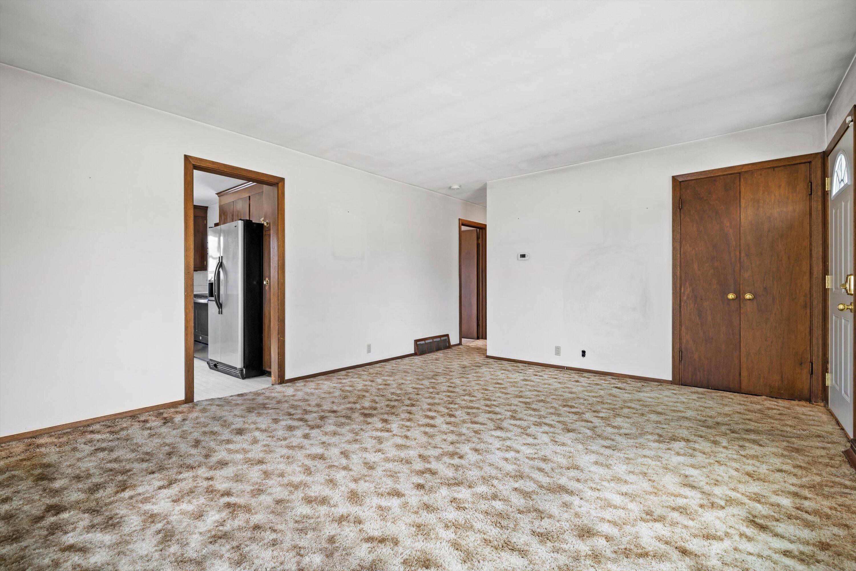 1815 Jupiter Avenue Racine, WI 53404 - Photo 5 of 34 Living Room 1