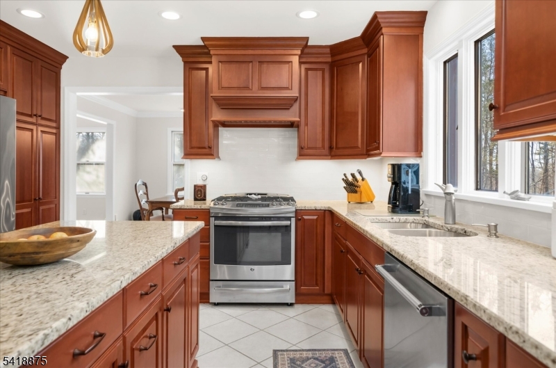 24 Partridge Road Flemington, NJ 08822 - Photo 4 of 35