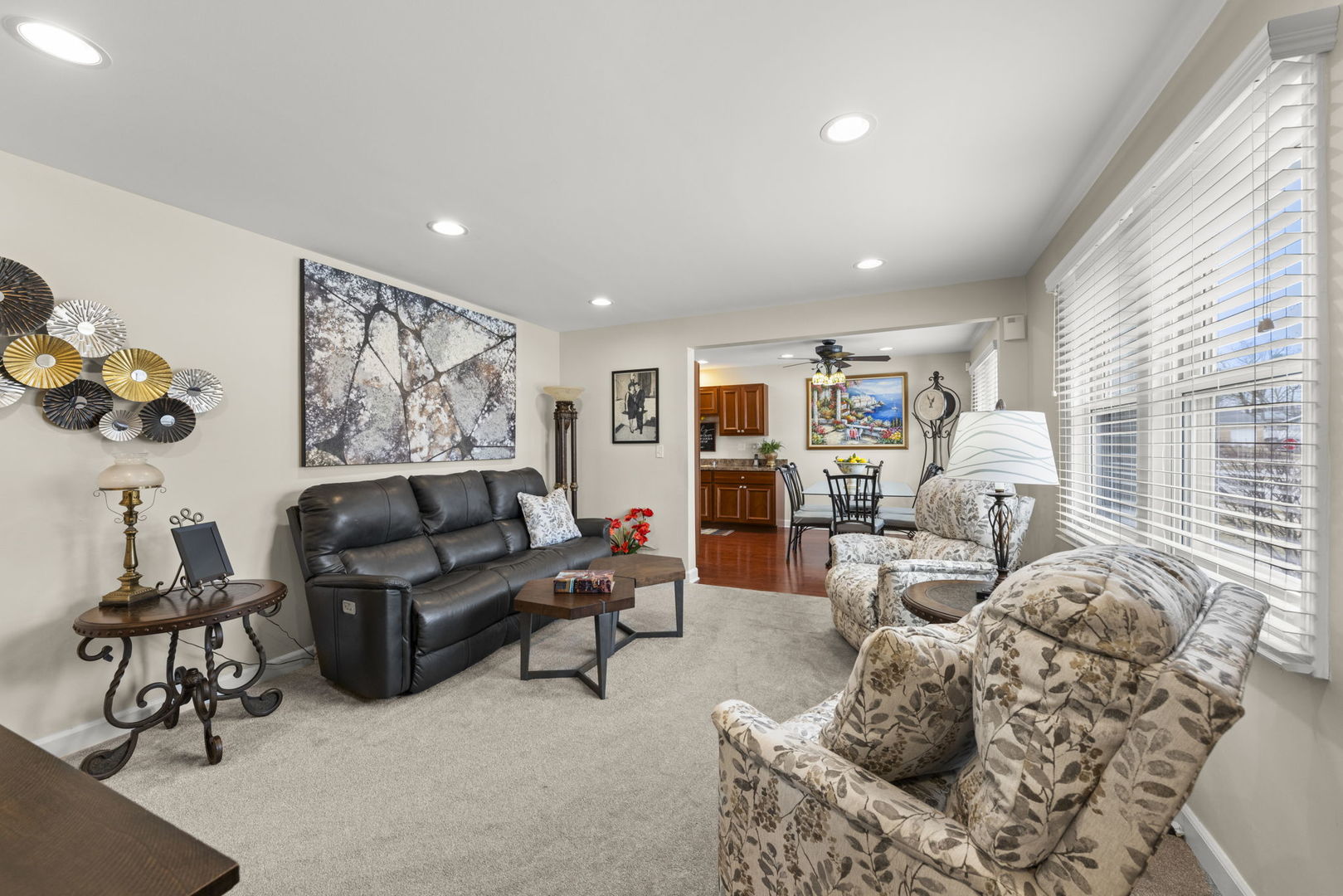 315 Apache Lane Hoffman Estates, IL 60169 - Photo 3 of 29