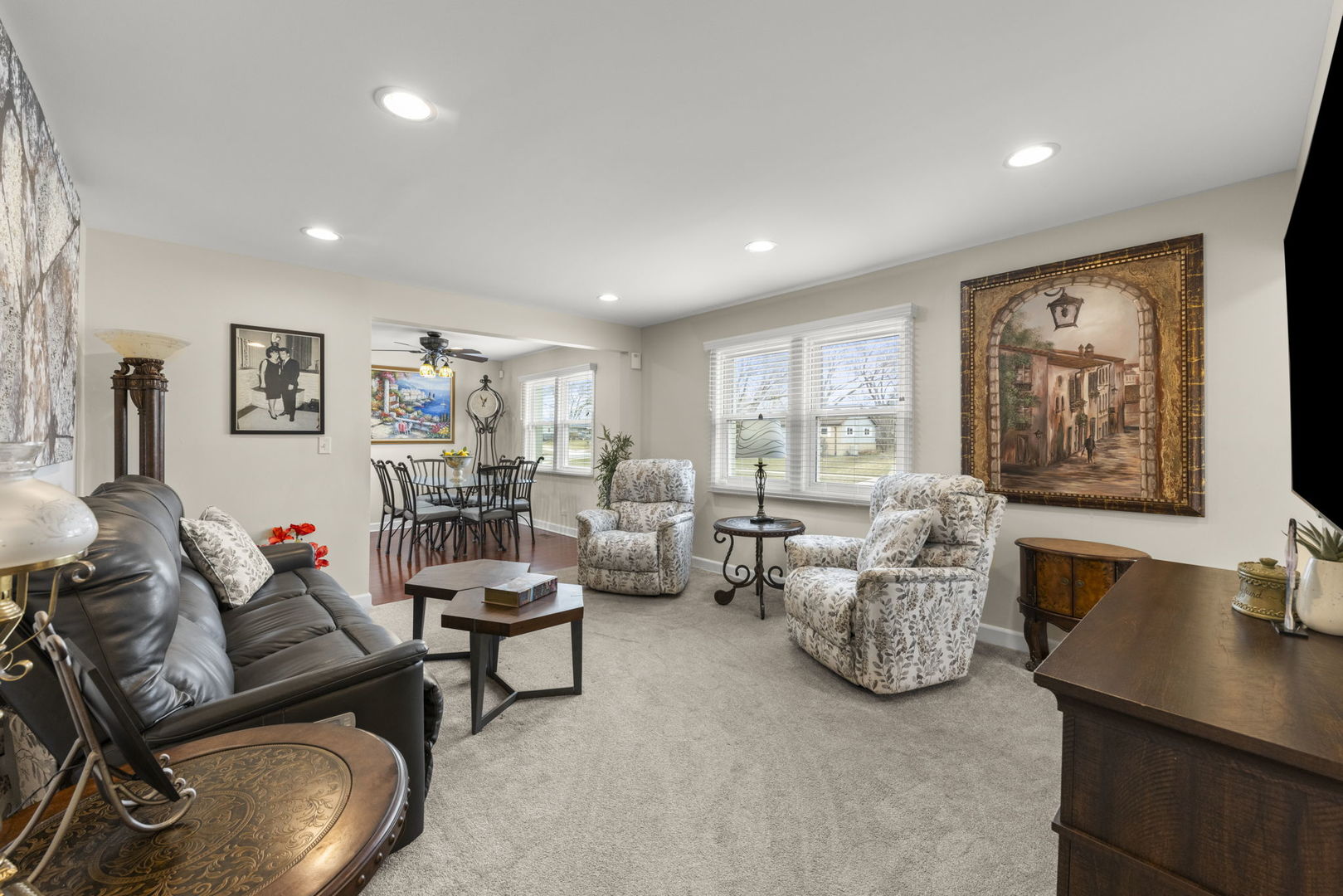 315 Apache Lane Hoffman Estates, IL 60169 - Photo 4 of 29