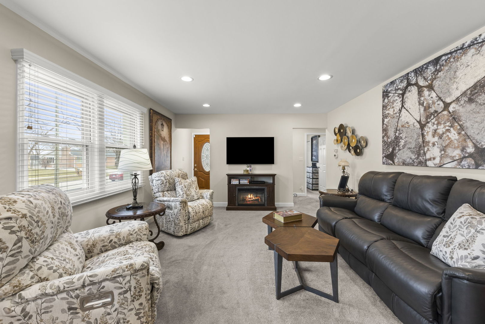 315 Apache Lane Hoffman Estates, IL 60169 - Photo 5 of 29