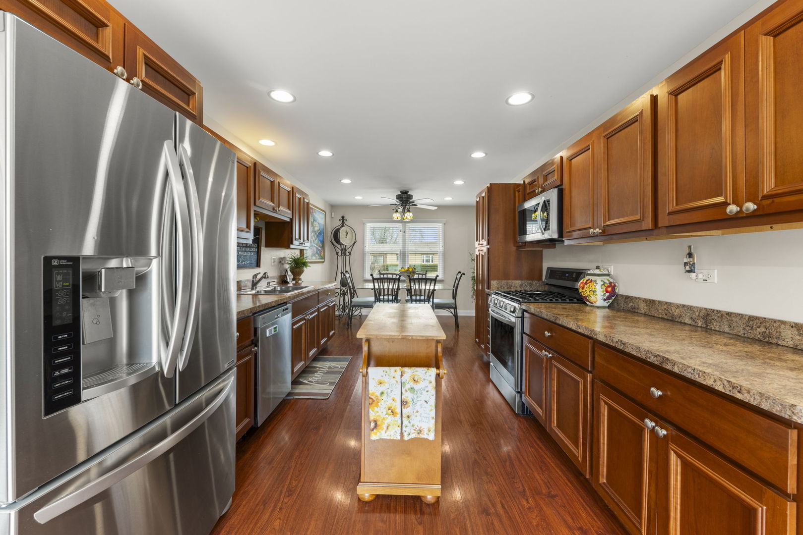 315 Apache Lane Hoffman Estates, IL 60169 - Photo 7 of 29