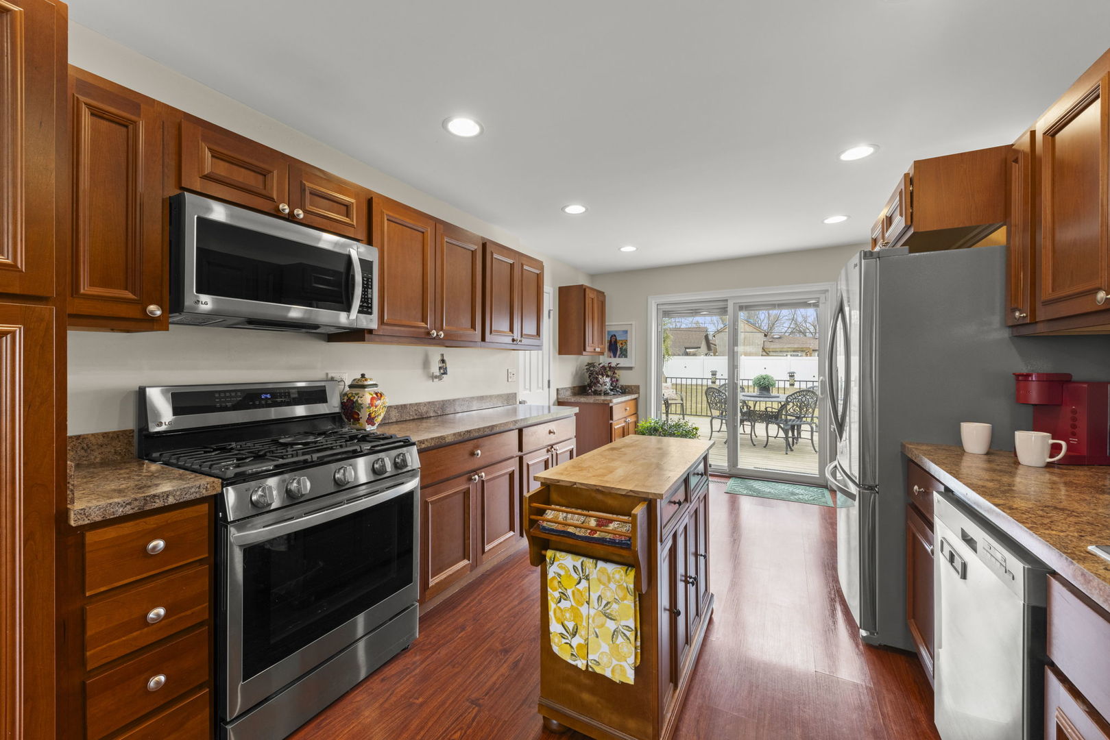 315 Apache Lane Hoffman Estates, IL 60169 - Photo 8 of 29