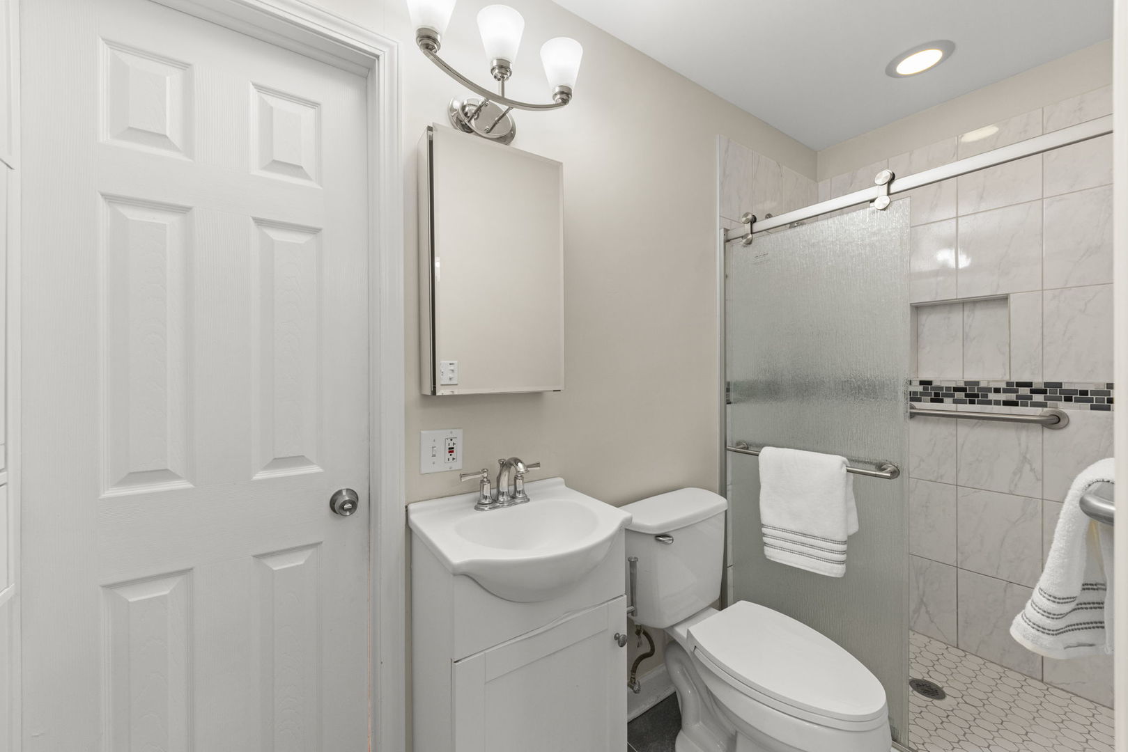 315 Apache Lane Hoffman Estates, IL 60169 - Photo 10 of 29