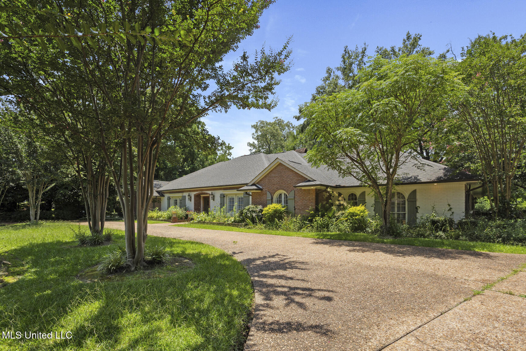 127 Winged Foot Circle Jackson, MS 39211 - Photo 2 of 59 127 Winged Foot Circle-38