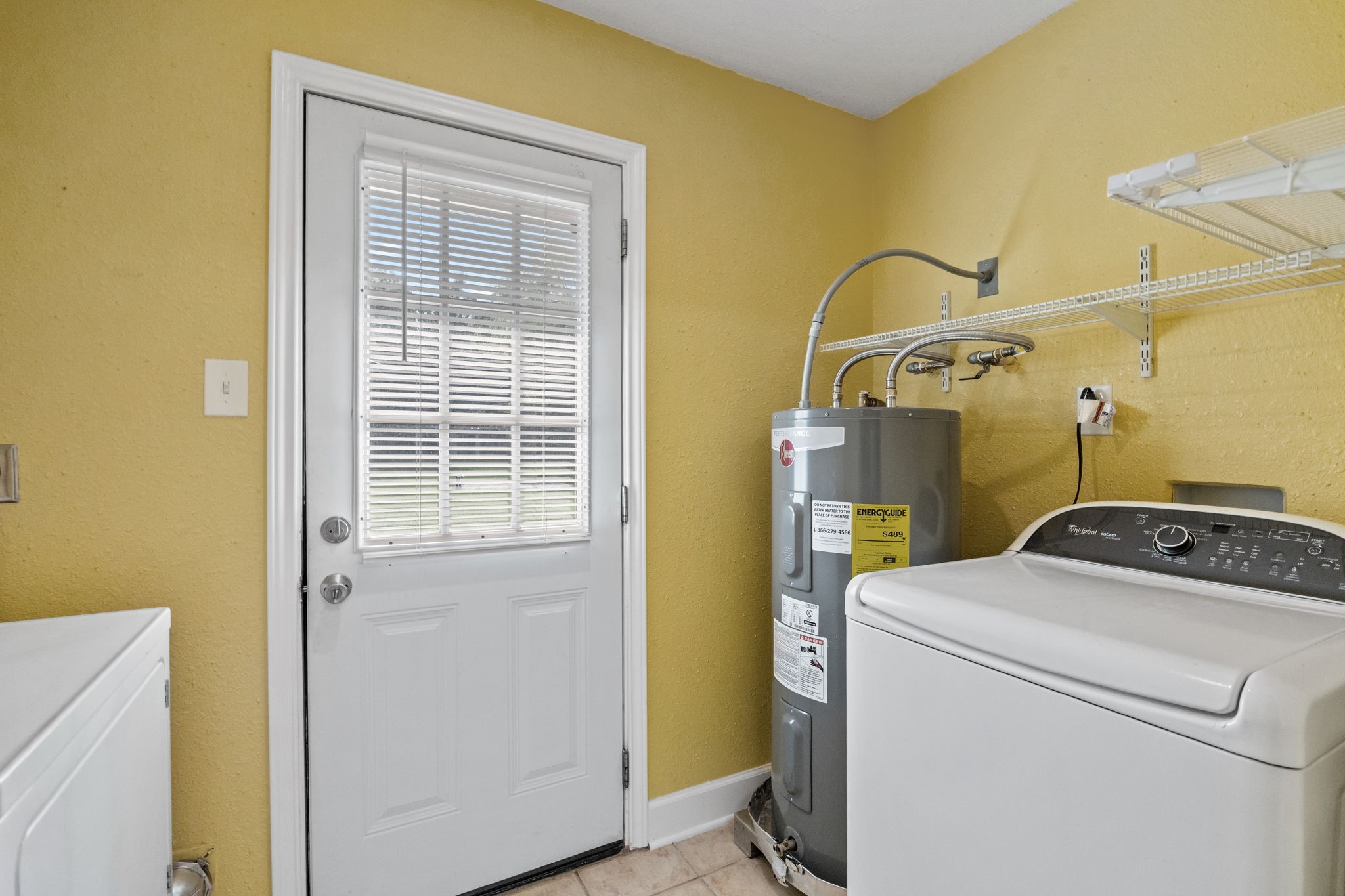 6742 Dusty Lane Conroe, TX 77306 - Photo 24 of 38 In house laundry/mud room