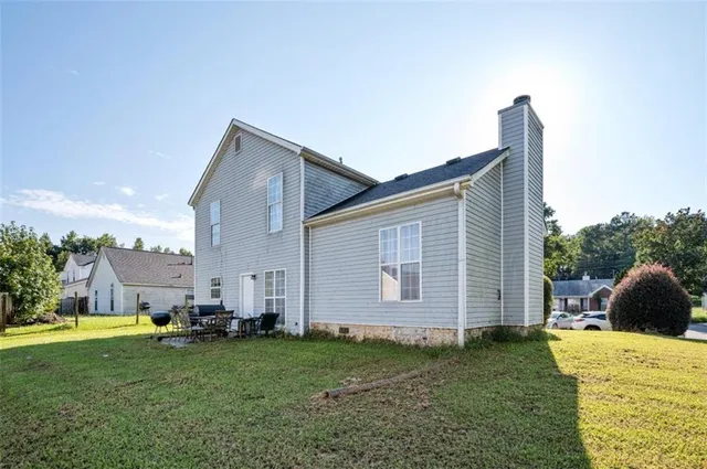 a house view with a backyard space