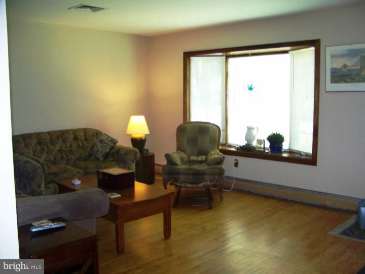 79 Sauerman Road Doylestown, PA 18901 - Photo 3 of 16 Living Room