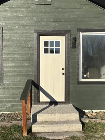$199,999 | 219 North 4th Street West, Homedale, ID 83628