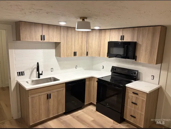 $199,999 | 219 North 4th Street West, Homedale, ID 83628