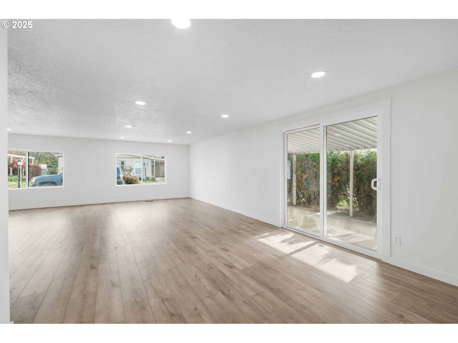 871 Liberty Bell Drive, Unit 474 Beaverton, OR 97006 - Photo 4 of 26 a view of an empty room with a window