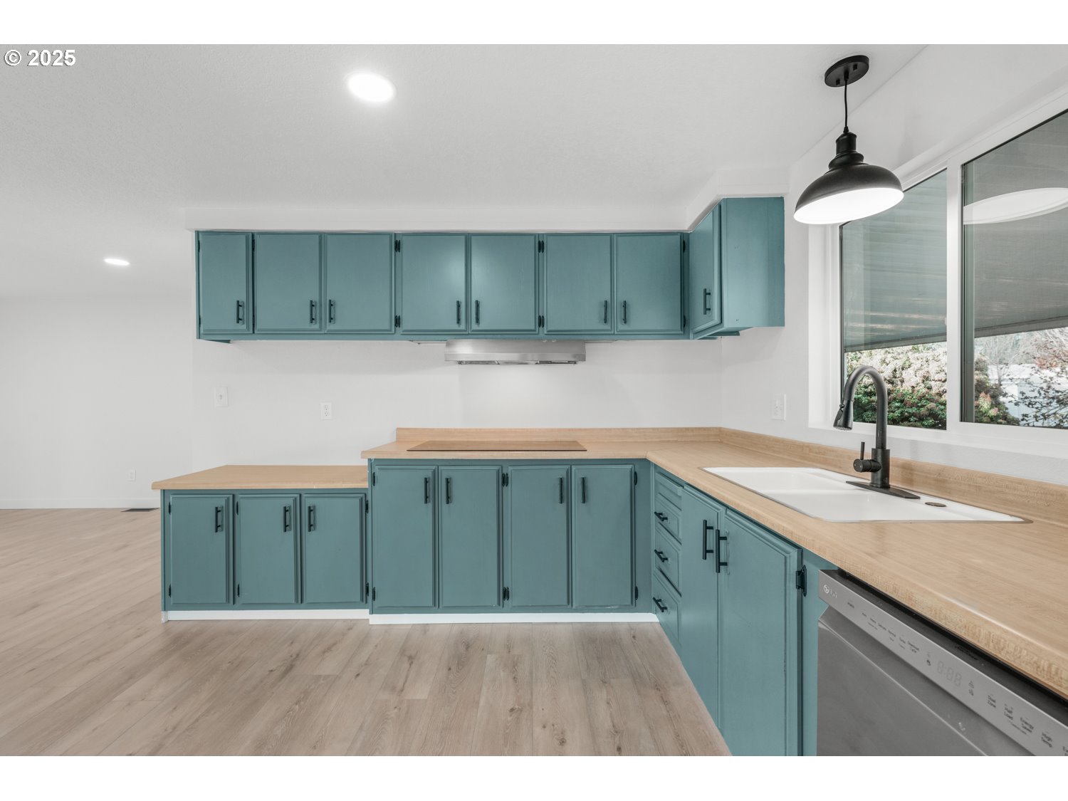 871 Liberty Bell Drive, Unit 474 Beaverton, OR 97006 - Photo 9 of 26 a kitchen with a sink cabinets and window
